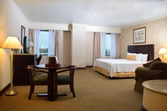 Best Western Plus Nuevo Laredo Inn & Suites Room photo