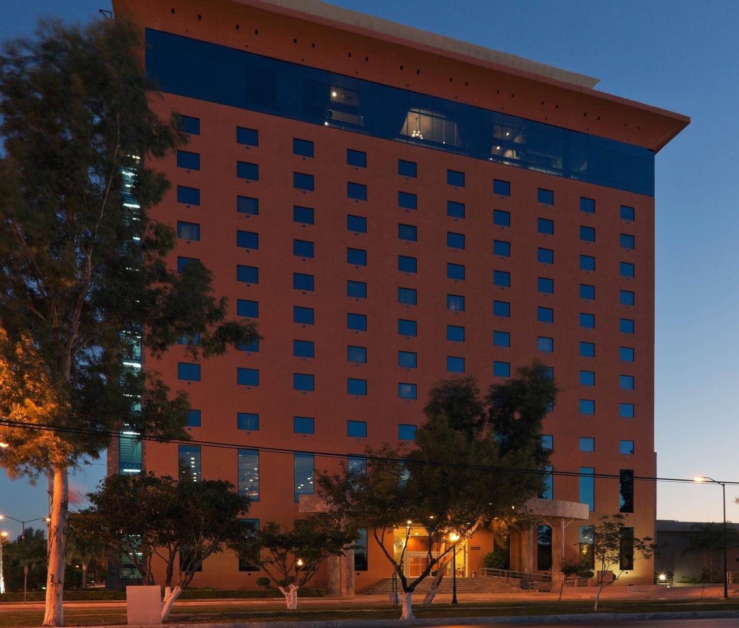 Best Western Plus Nuevo Laredo Inn & Suites Exterior photo